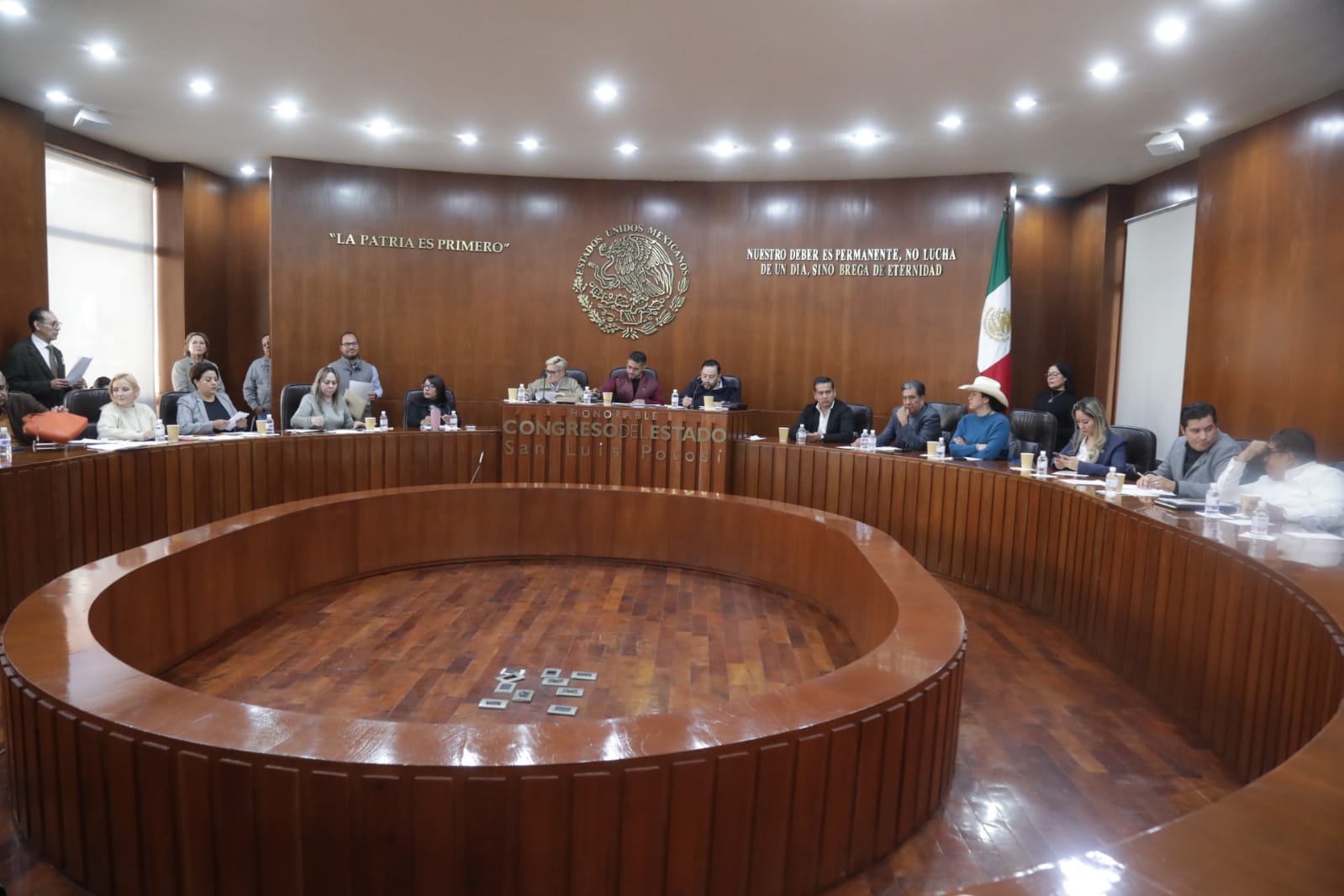 Le rechazan aumentos a Galindo en Comisiones