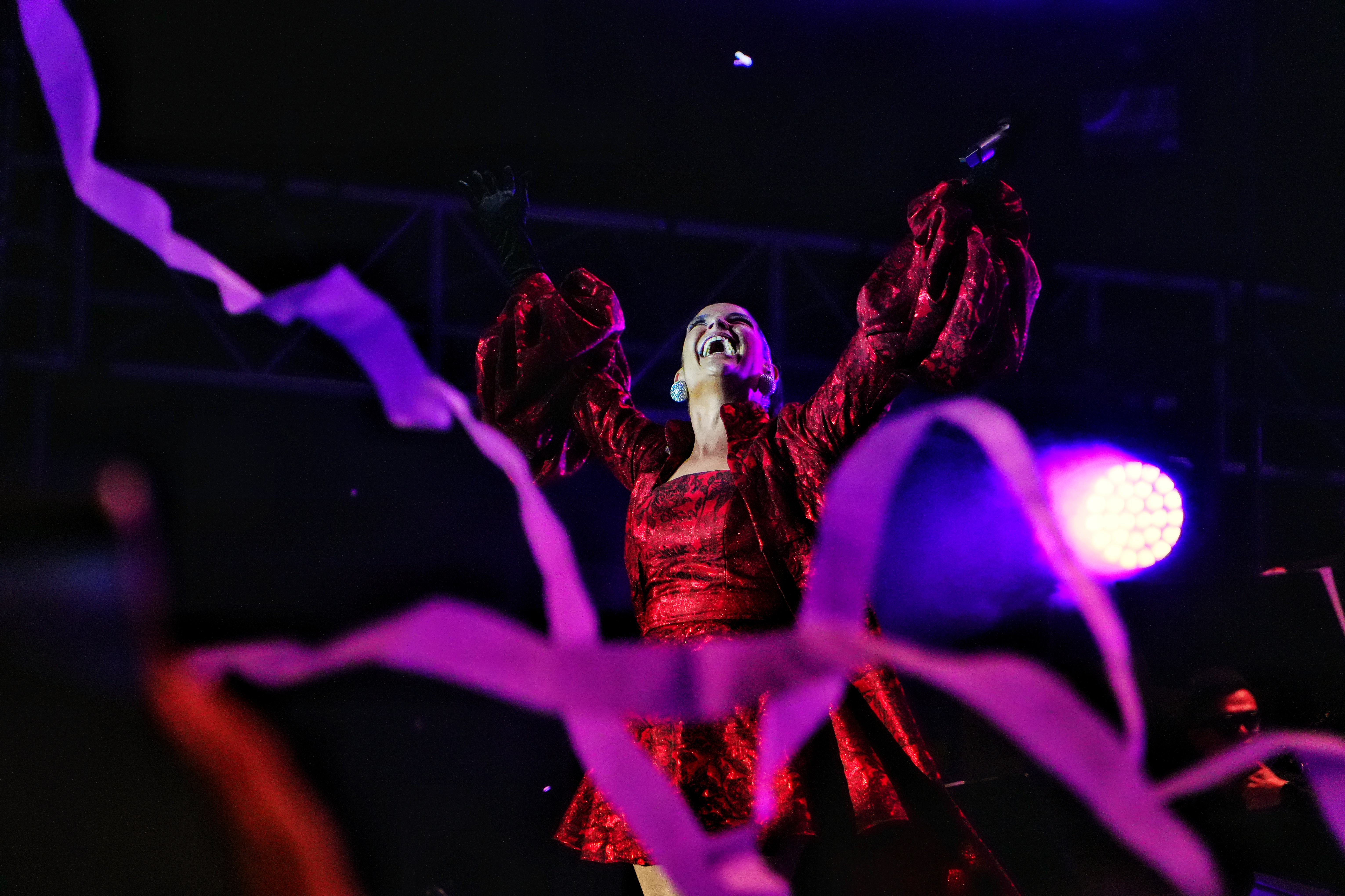 Natalia Jiménez conquista corazones en Plaza de los Fundadores