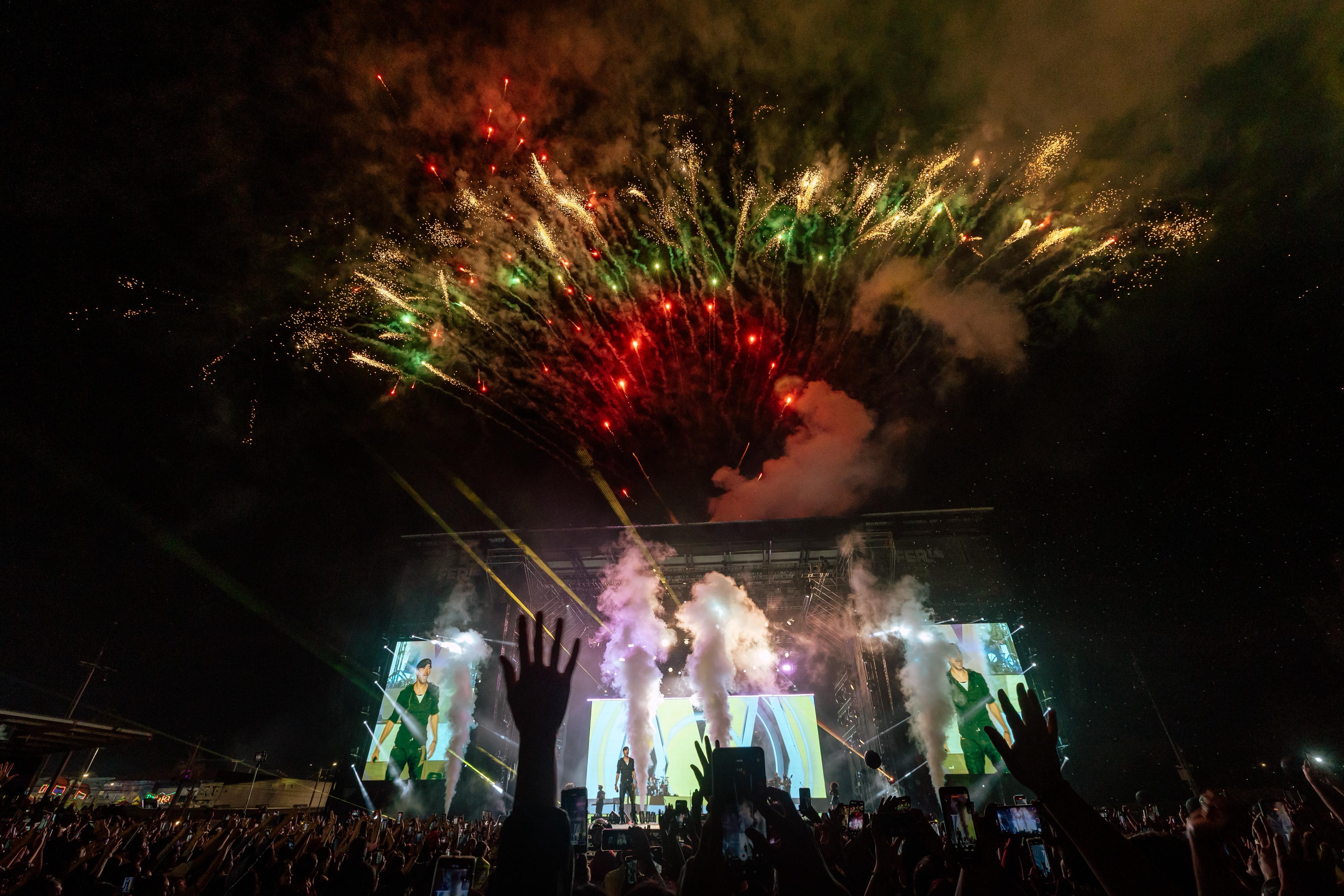 Enrique Iglesias enciende la Fenapo