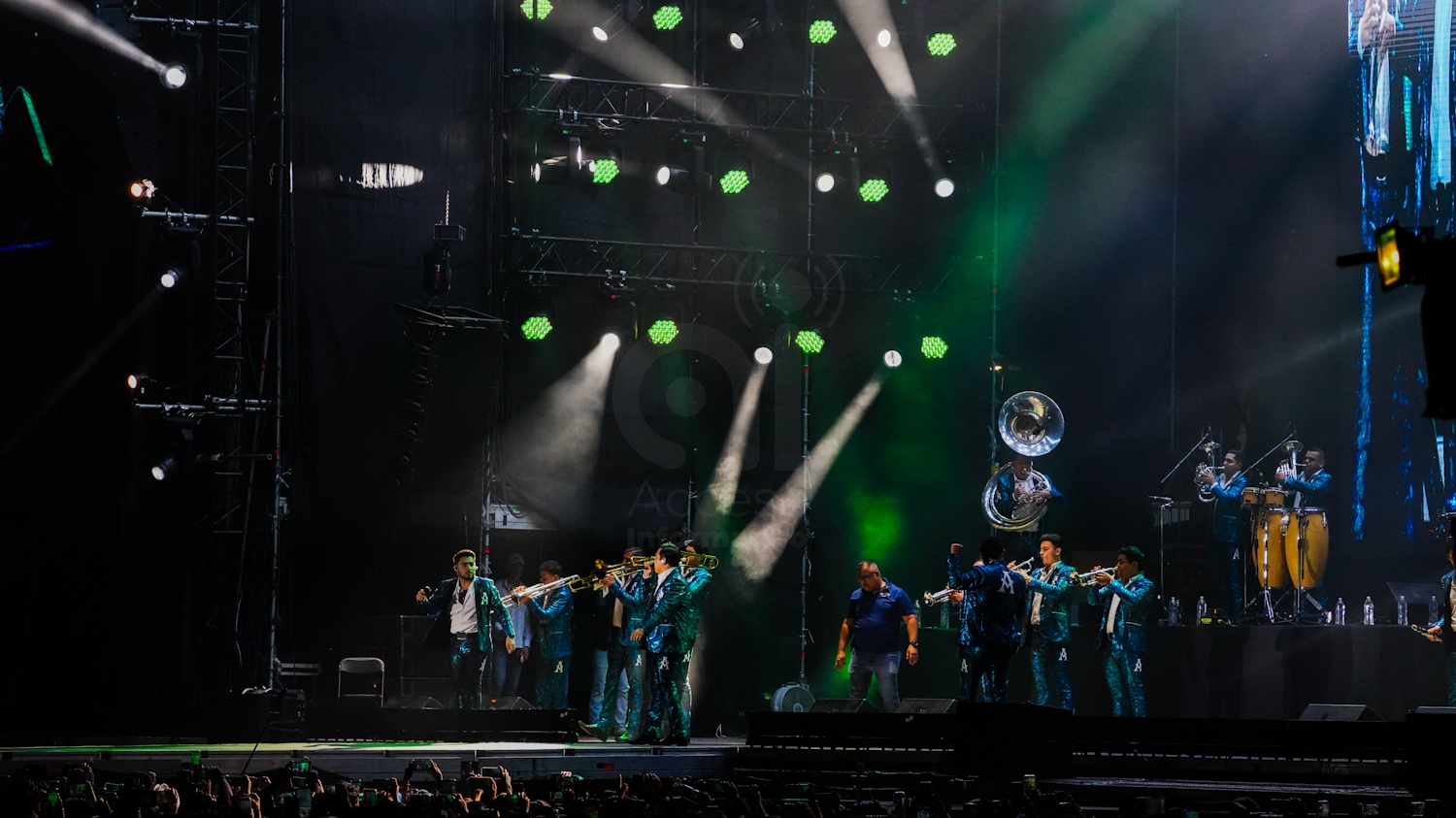 La Arrolladora hace vibrar el Teatro del Pueblo en la Fenapo 2025