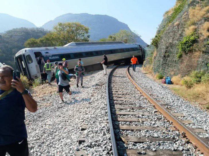 Mueren al menos 13 personas tras descarrilamiento del Tren Interoceánico en Oaxaca
