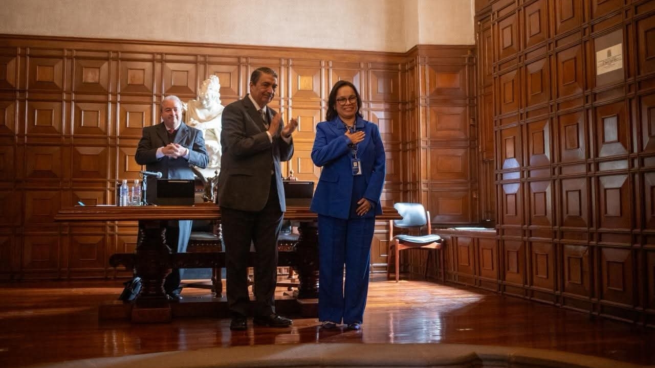 Georgina González Cázares asume como directora de la Facultad de Derecho de la UASLP; es la primera mujer en el cargo