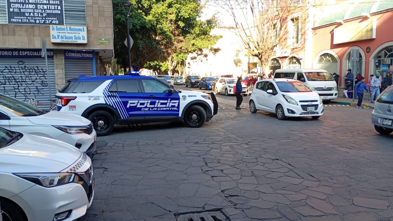 Dañan cristales de sucursal del Banco del Bienestar en la capital potosina