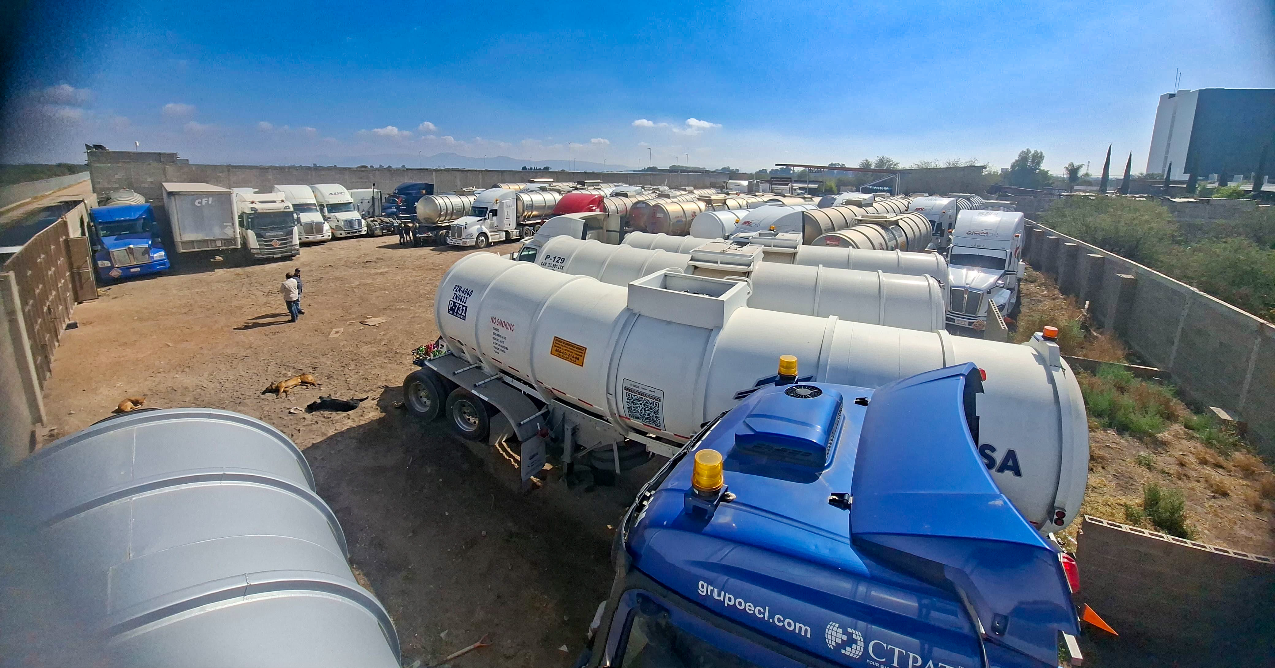 Clausuran pensión ilegal de pipas de hidrocarburos