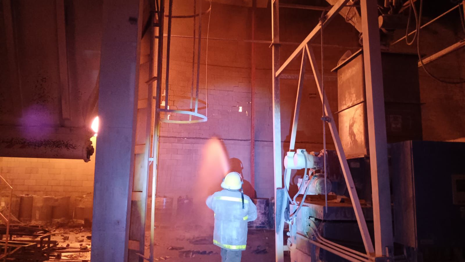 Incendio en ZI controlado en su totalidad, afirma Protección Civil