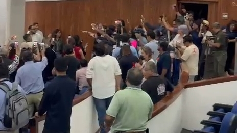 Protesta contra la «Ley Serrano» obliga a suspender sesión del Congreso del Estado