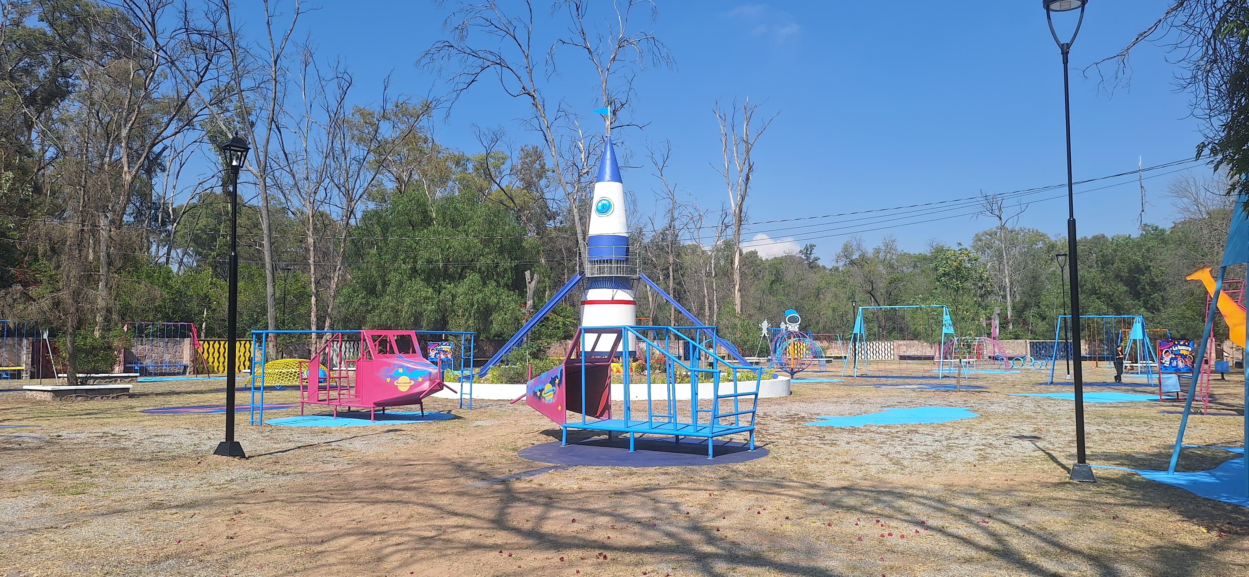 Reabren zona de juegos infantiles del parque de Morales