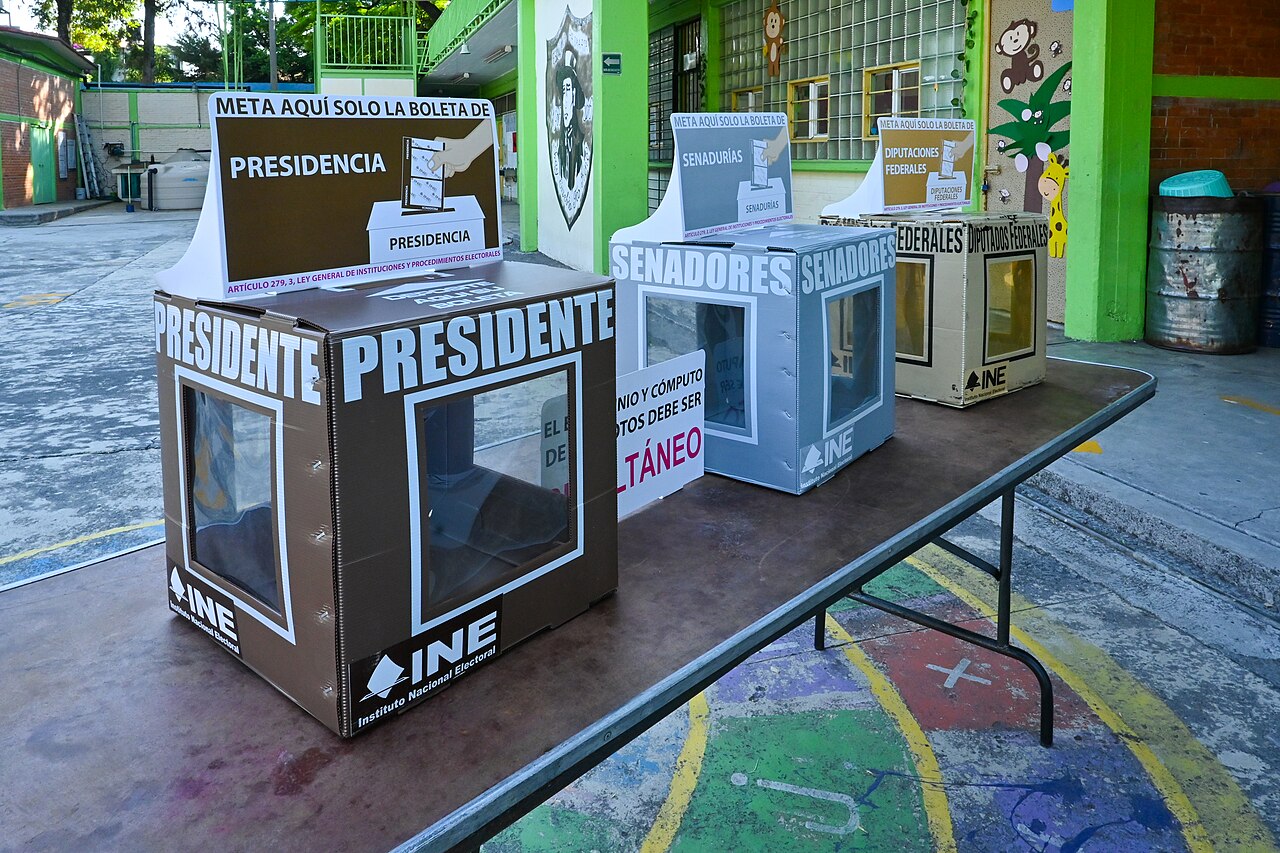 Urnas electorales mexicanas durante los comicios de 2024; imagen de archivo ilustrativa